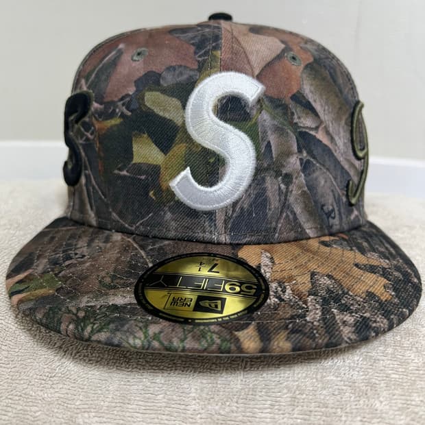 슈프림 뉴에라 멀티S로고 1/4