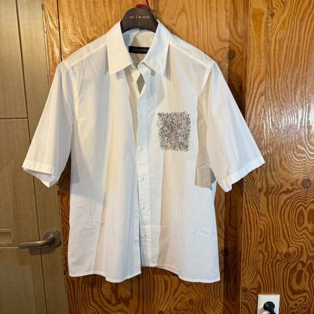 루이비통 모노그램 그래피티 박스 프린팅 반팔 셔츠