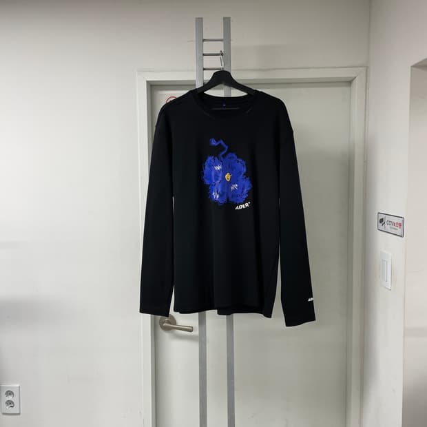아더에러 블루썸 긴팔 티셔츠 A2