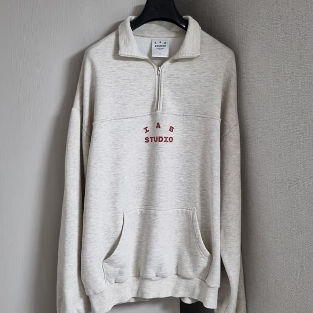 아이앱스튜디오 하프집업 오트밀