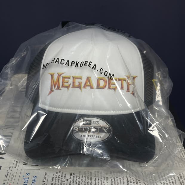 뉴에라 x 메가데스 A프레임 트러커 볼캡 화이트 블랙
