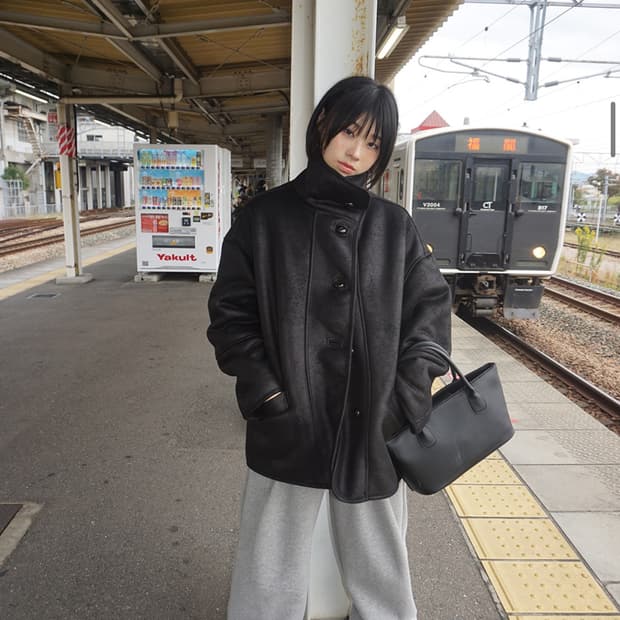 무드인사이드 우먼 더스크 하이 무스탕