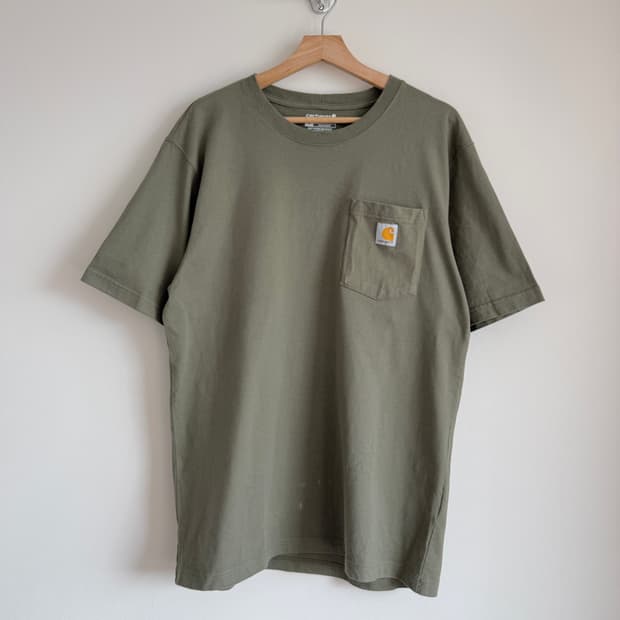 칼하트(Carhartt) 포켓 반팔 티셔츠