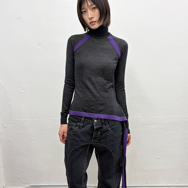 휴고 보스 헴-타이 파이핑 디테일 터틀넥 니트