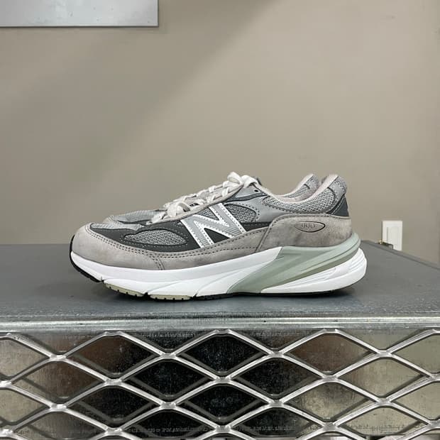 뉴발란스 990v6 메이드 인 USA 그레이 245