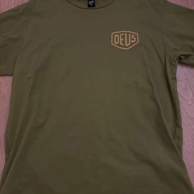 데우스 엑스 마이카 카키 반팔 (L)