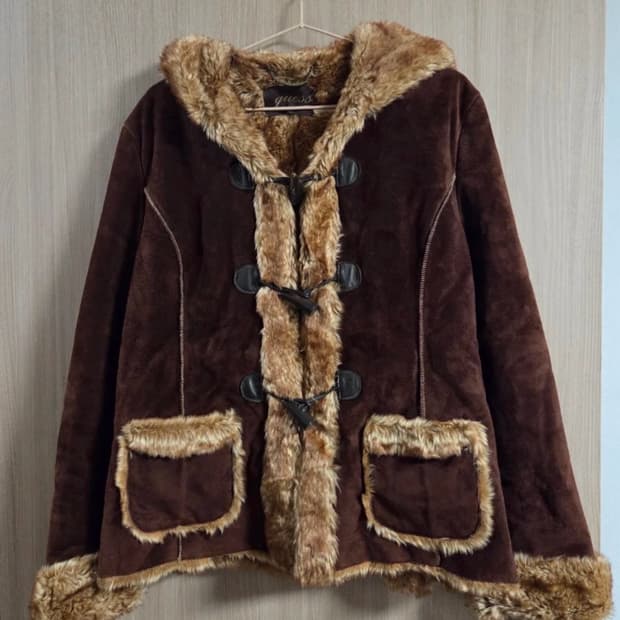 게스 빈티지 후드 하프 스웨이드 퍼 무스탕 코트