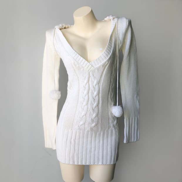 딥 브이넥 방울 미니 니트 원피스