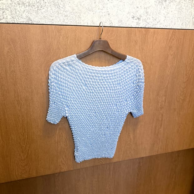 빈티지 보트넥 반팔 티셔츠 팝콘 셔링 디테일 슬림핏 라이트 블루