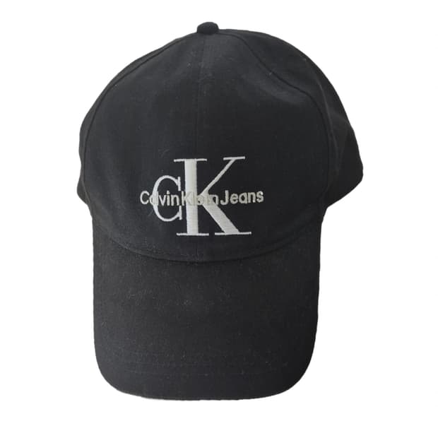 캘빈클라인 모노그램 엠브로이더리 볼캡