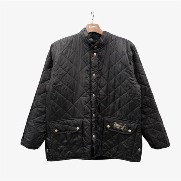 벨스타프 퀼팅 누빔자켓 로고패치 밑단버튼 디테일 블랙