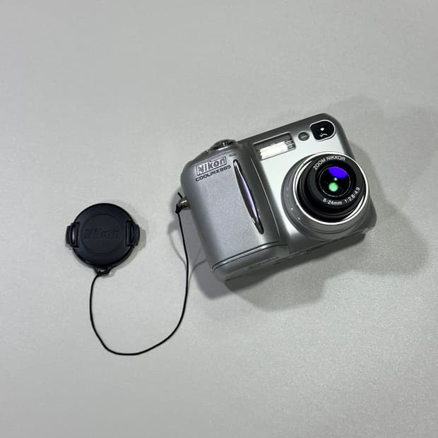 니콘 쿨픽스 Nikon Coolpix E885 (실버)