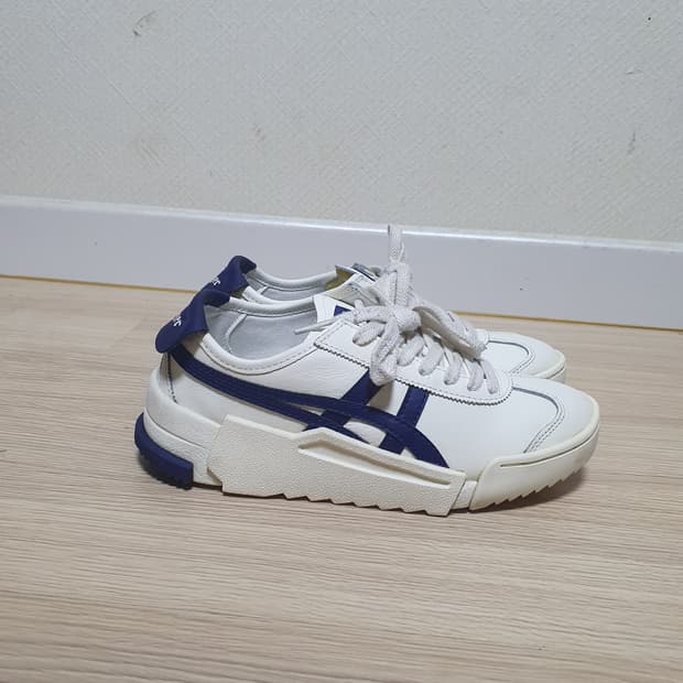 오니츠카타이거 D-트레이너 스니커즈 230