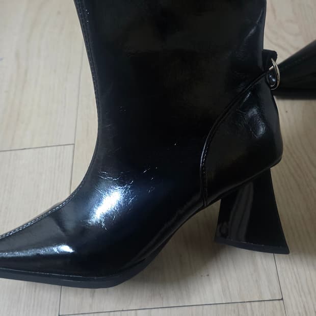블랙 앵클부츠 새것