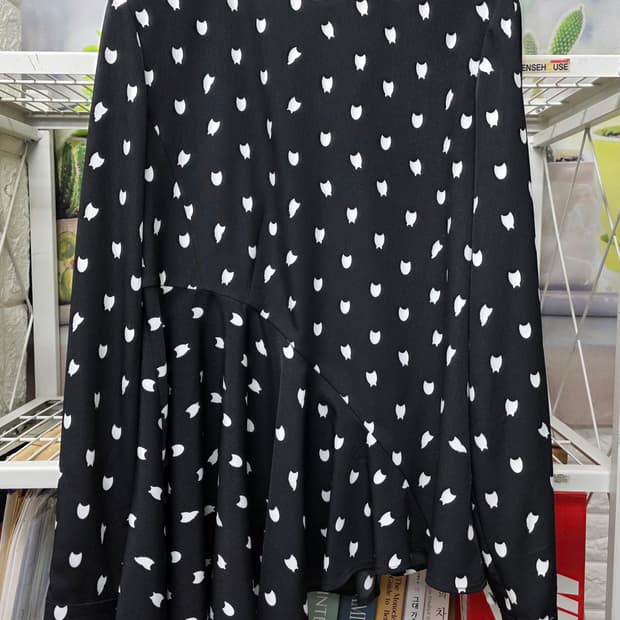 럭키슈에뜨 블라우스 55 언발란스 플레어 블라우스 WM31 