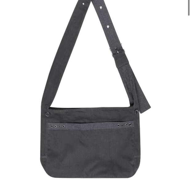 코이세이오 스트라이프 포인트 크로스백 차콜