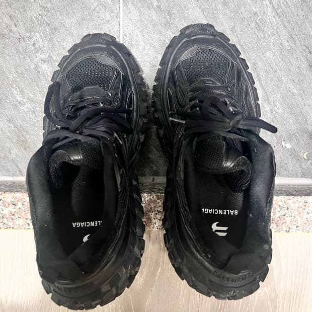 발렌시아가 디펜더 42