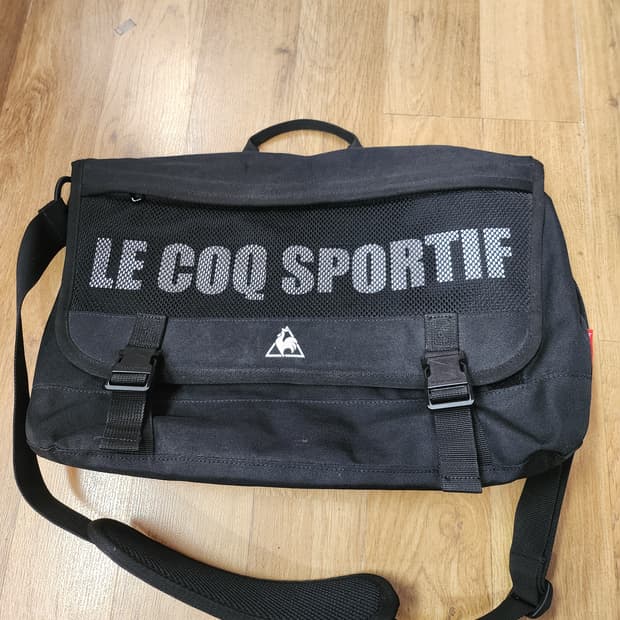 400) 르꼬끄 빅로고 메쉬포켓 메신저백