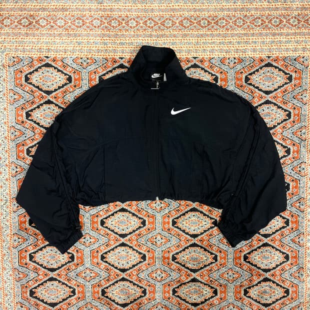 나이키 스우시로고 블랙 크롭 바람막이 점퍼 여성S