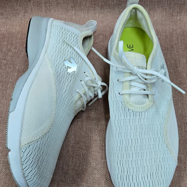 데상트 미착용 260mm -화이트 웨이브슈즈