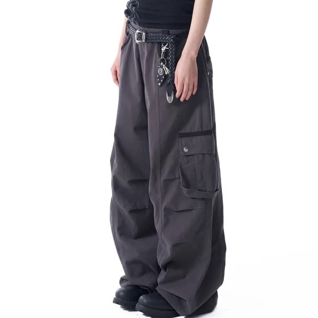 Knee Pin-tuck Contrast Cargo Pants 다크그레이
