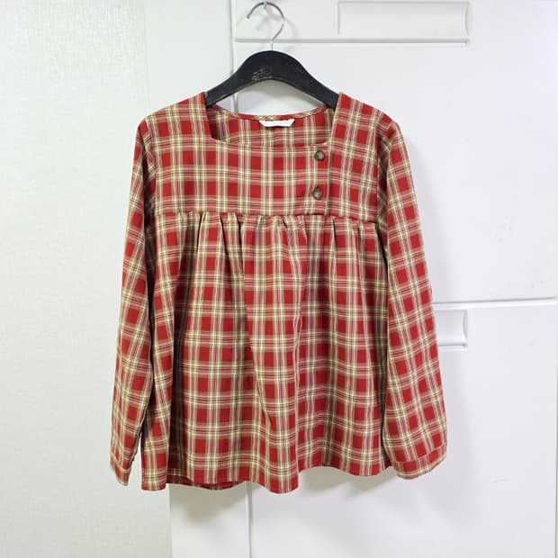 피그먼트 컬러이쁜 스퀘어넥 이색 스판  블라우스 여성 F
