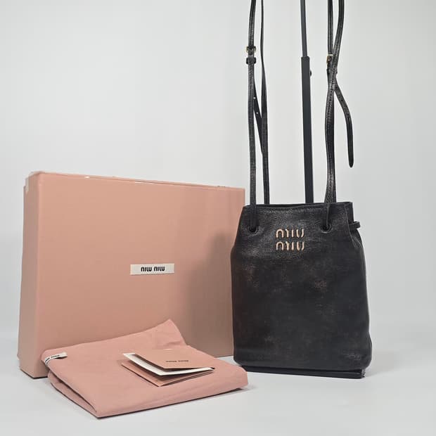 미우미우 올드 나파 가죽 파우치 미니