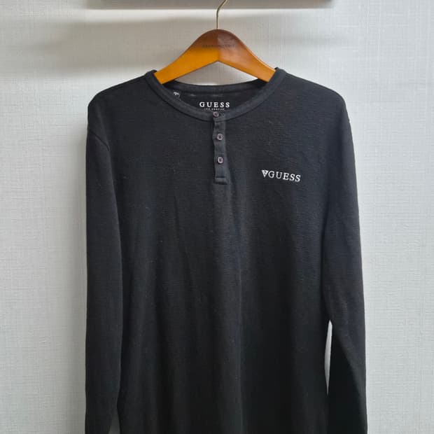 XL) 게스 헨리넥 긴팔 티셔츠 팝니다