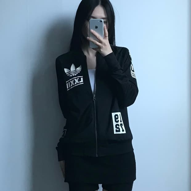 아디다스 베를린 로고 배치 트랙탑 져지