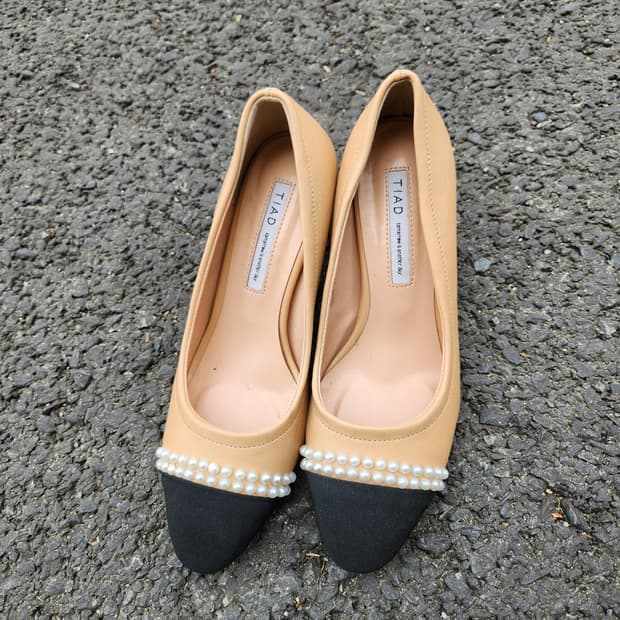 TIAD 진주 장식 여성 펌프스 베이지/블랙235