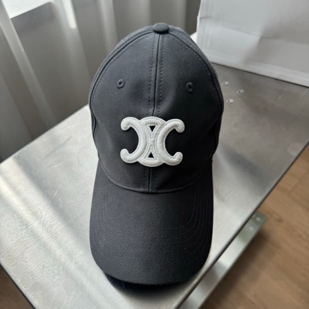 셀린느 트리옹프 베이스볼캡 그레이 L사이즈 / 2회착용 / 풀구성