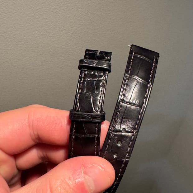 까르띠에 탱크 루이 스몰 블랙 스트랩 (유광블랙) 정품