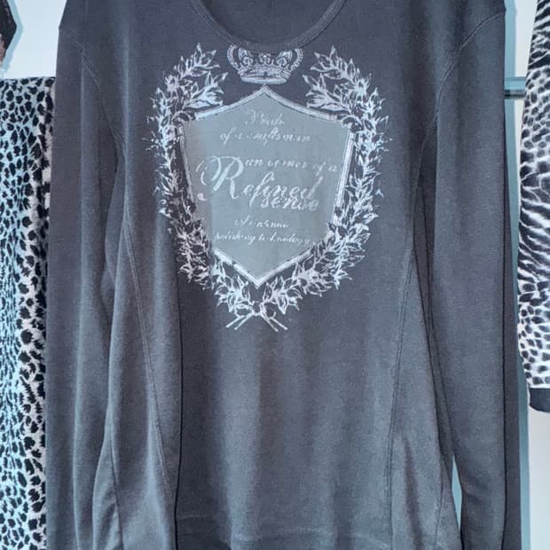 “HIDEAVVAYS” U-neck sleeve