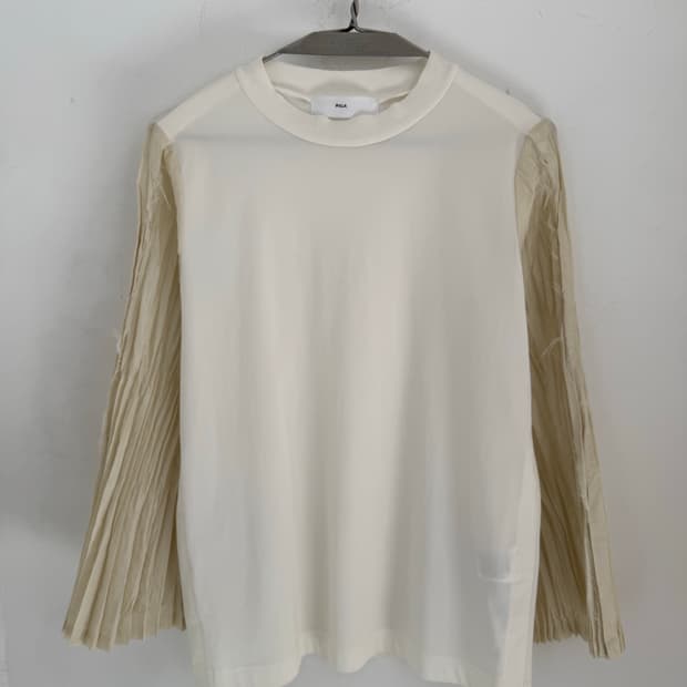 pleats detail long sleeves