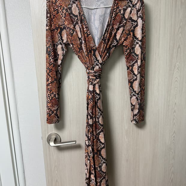 랭앤루 스네이크 패턴 원피스