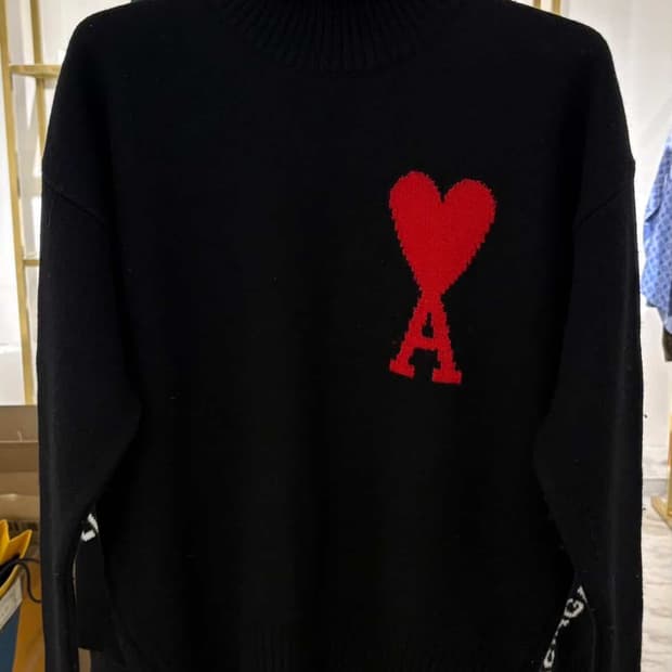 [S급 급처] 아미 빅 하트 로고 퍼넬 넥 스웨터 터틀 넥 니트