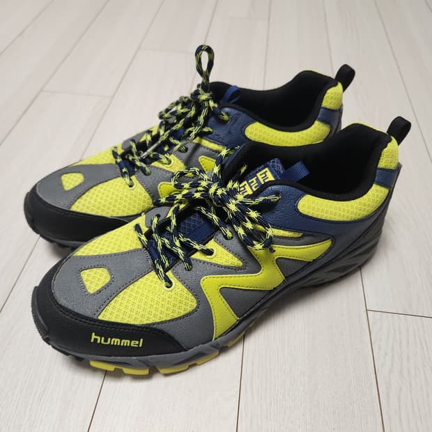 험멜 경량 등산화 트레킹화 사이즈270

사진처럼 바닥 닳음 전혀없이 전