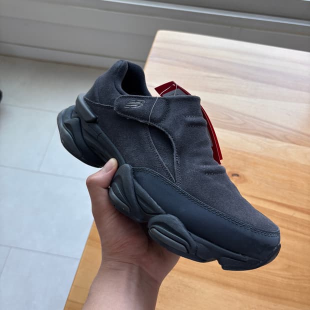 뉴발란스 8040 슬립온 스니커즈 블랙 스웨이드