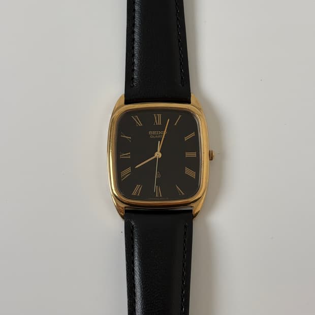 1980s Chariot Black Dial Gold  Quartz