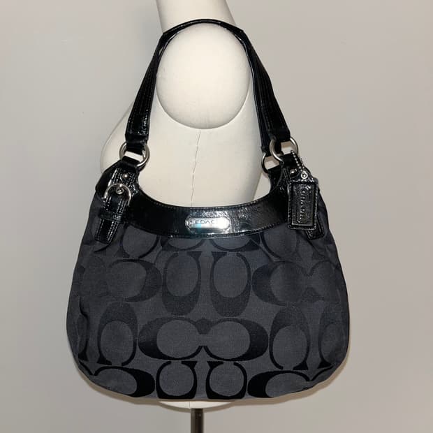 Coach Bacis All Black Shoulder bag