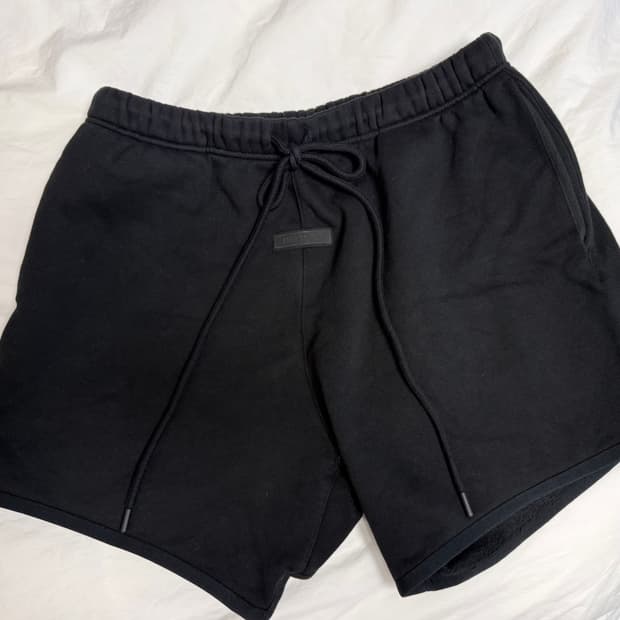 [M] 에센셜 스웨트 쇼츠 제트 블랙