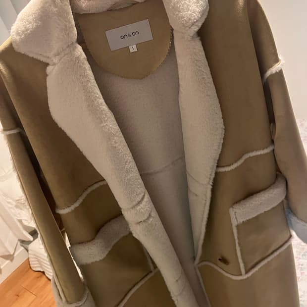 온앤온 무스탕코트