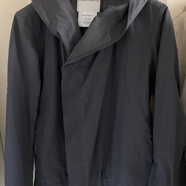 스테판 슈나이더 후드 숏 코트