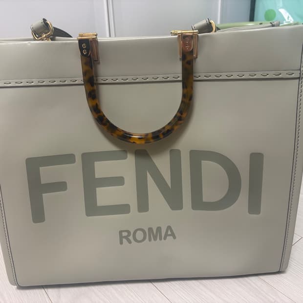 펜디 션샤인 토트백 미디움 가방 ⭐️