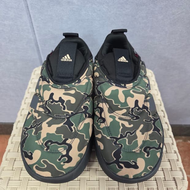 아디다스(adidas) 아디퍼프 카모 패딩 슬립온 방한화