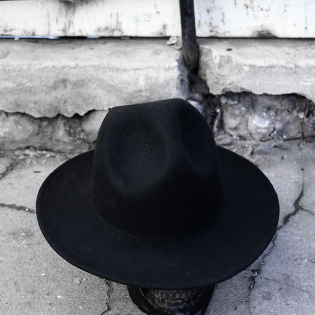 오프화이트 페도라 블랙