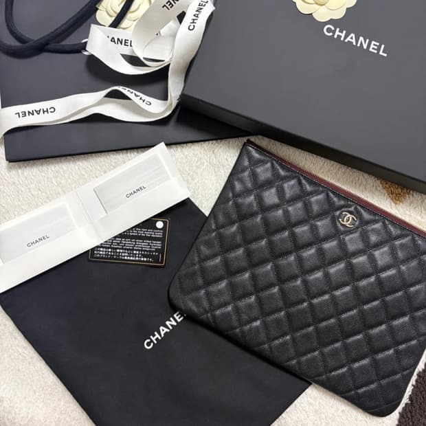 샤넬 블랙 캐비어 클러치 뉴미듐