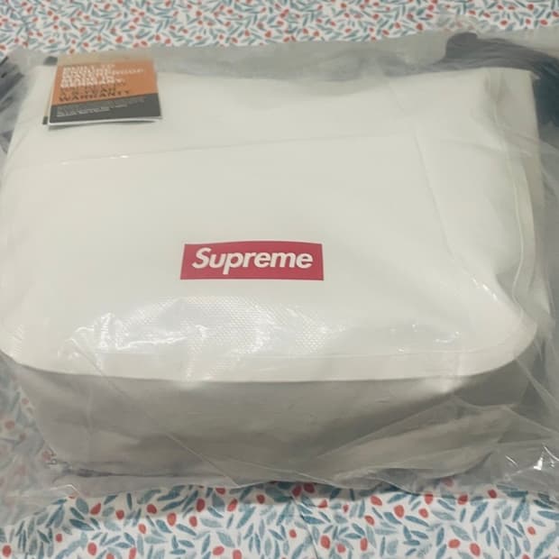 슈프림x오르트립 스몰 메신저백 화이트(24SS)