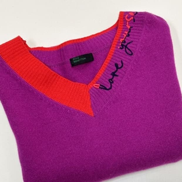 베네통 레터링 V넥 니트 