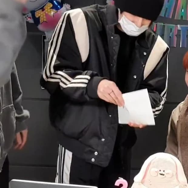 아디다스 블랙 바시티 자켓 XL  최찬희착용